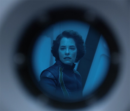 What an absolute revelation Parker Posey is as Dr Smith, some of the best casting on TV in a long time