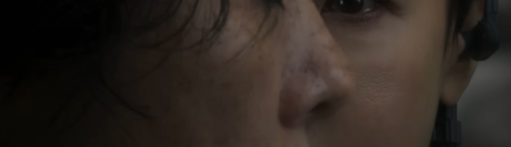 Yoon Seo-hyun looks at her mother.