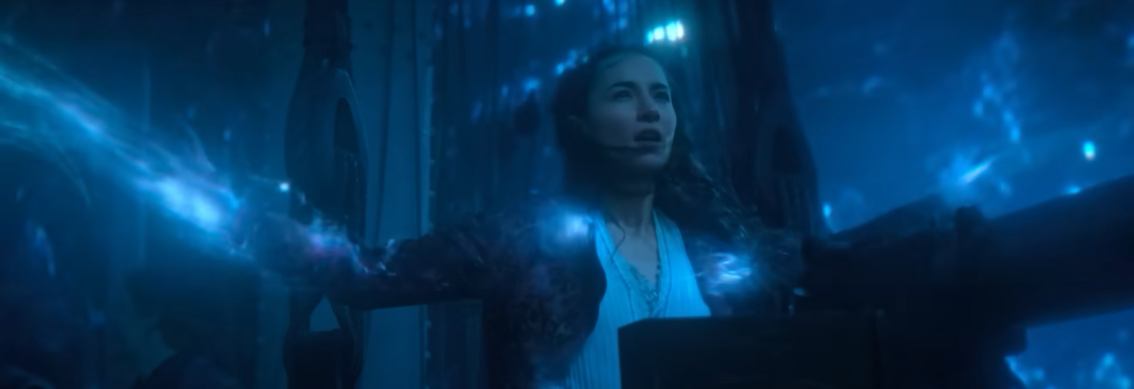 Alina tries to collapse the The Fold