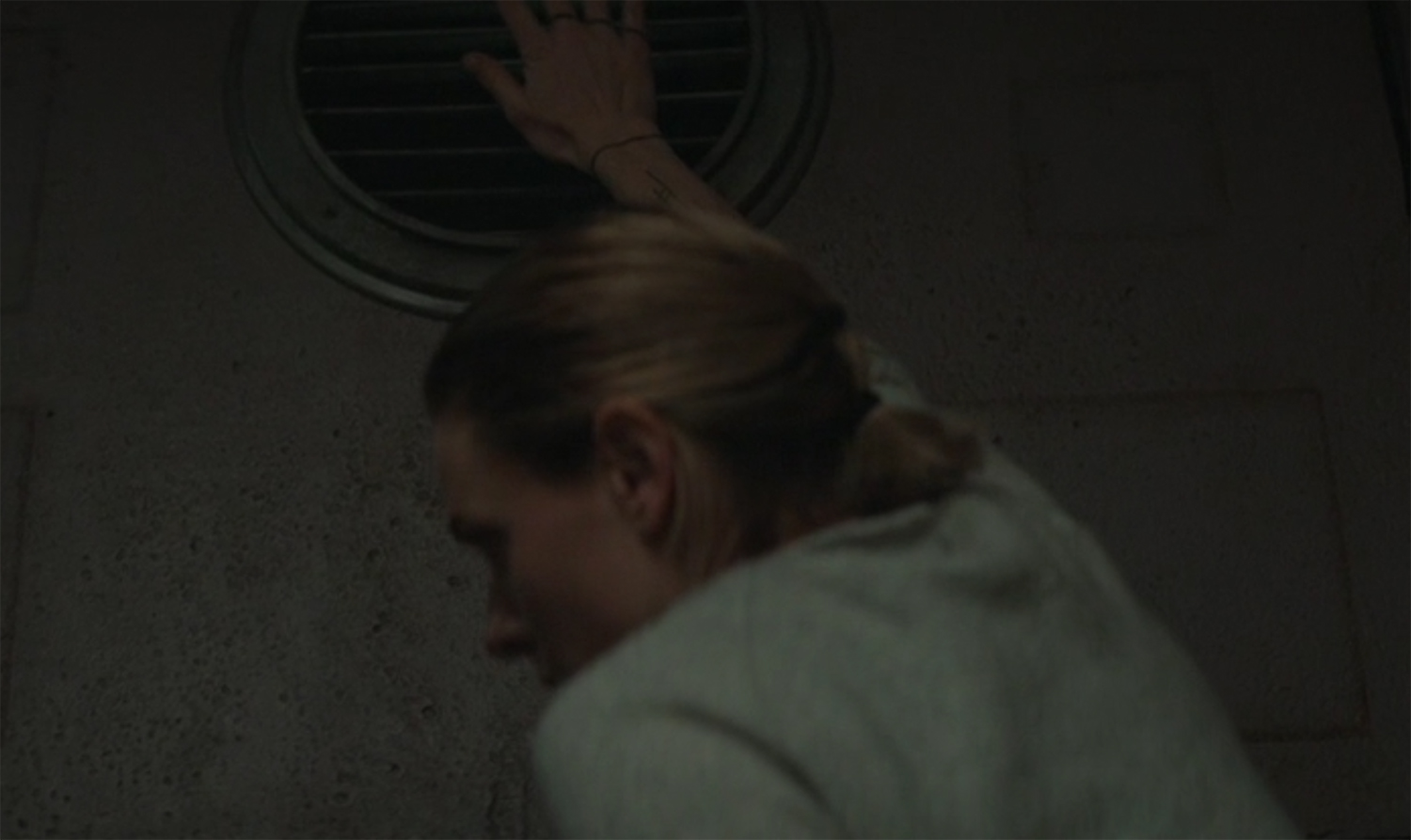 Nicolas finds something hidden in the vent.