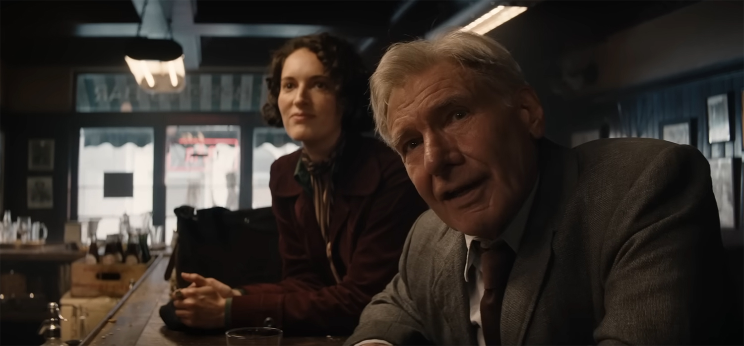 Indy and Helena at a bar.