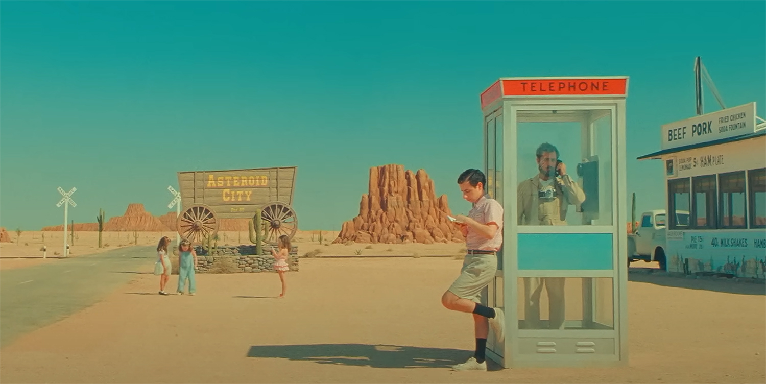 The Steenbeck family arrive at Asteroid City.