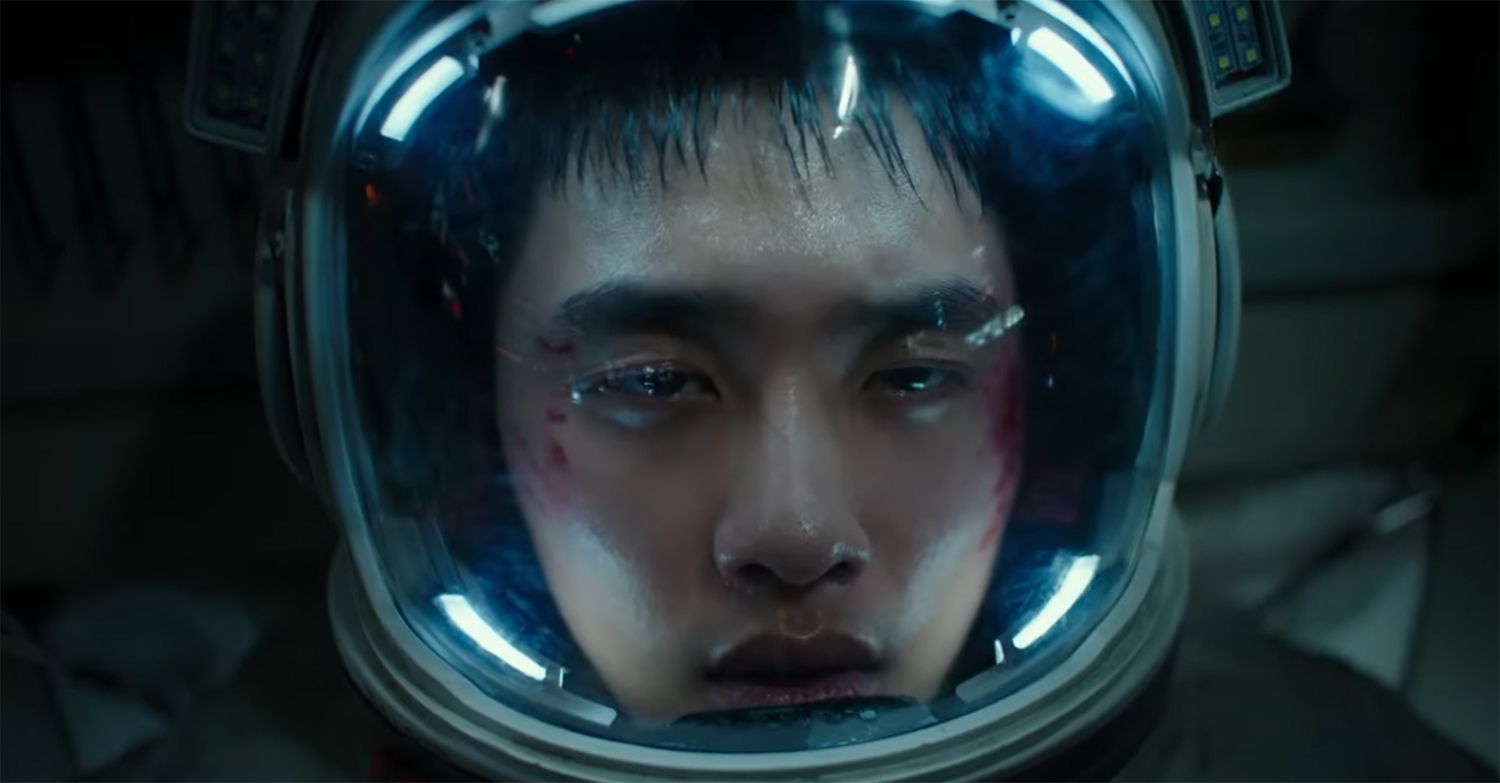 Hwang Sun-woo in a space suit.
