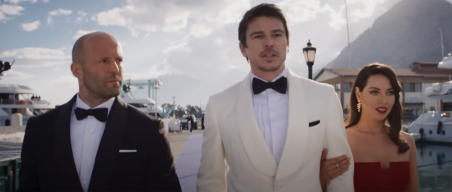 The gang arrive to case out a yacht.