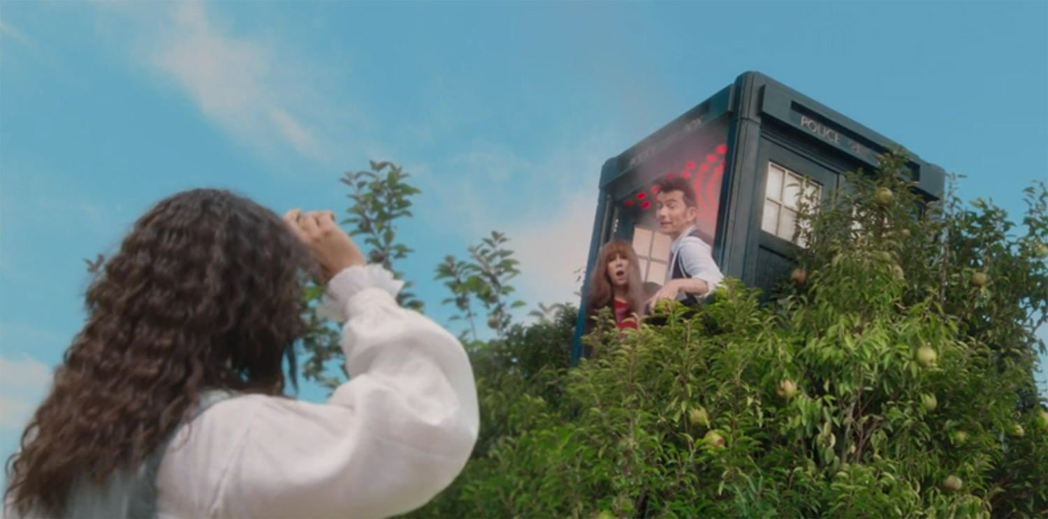 The Doctor and Donna meet Isaac Newton in an apple tree.