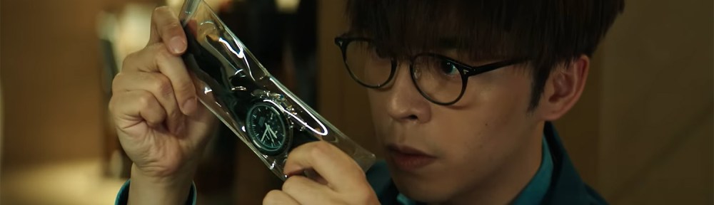 Vincent examines a watch.