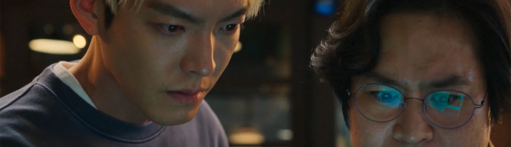 Lee Jung-do and Kim Sun-Min working as a team.