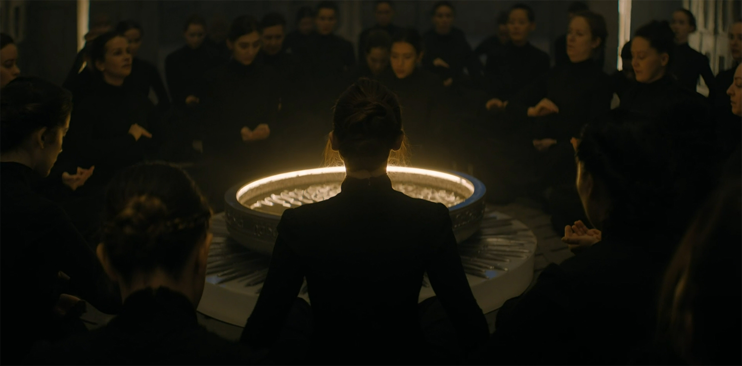 Bene Gesserit pray around a water bowl.