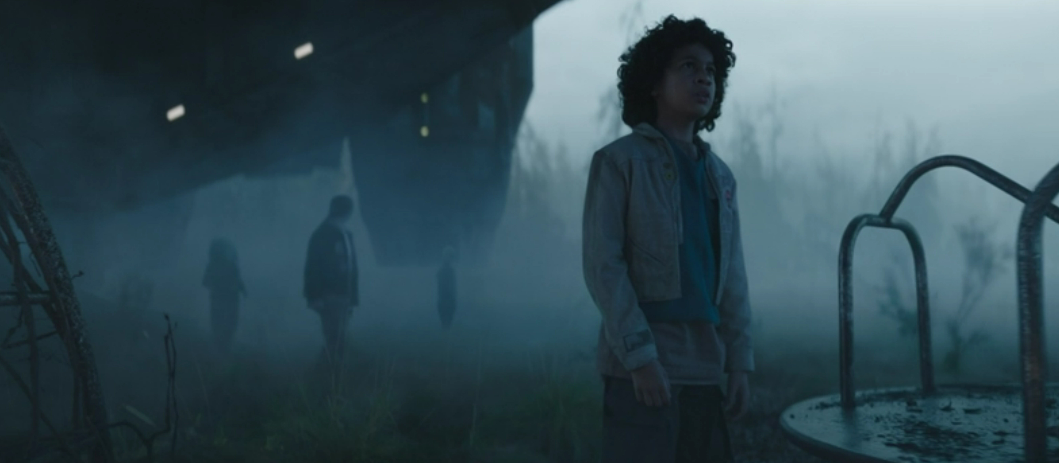 The crew arrive at At Achrann and walk out into the fog.