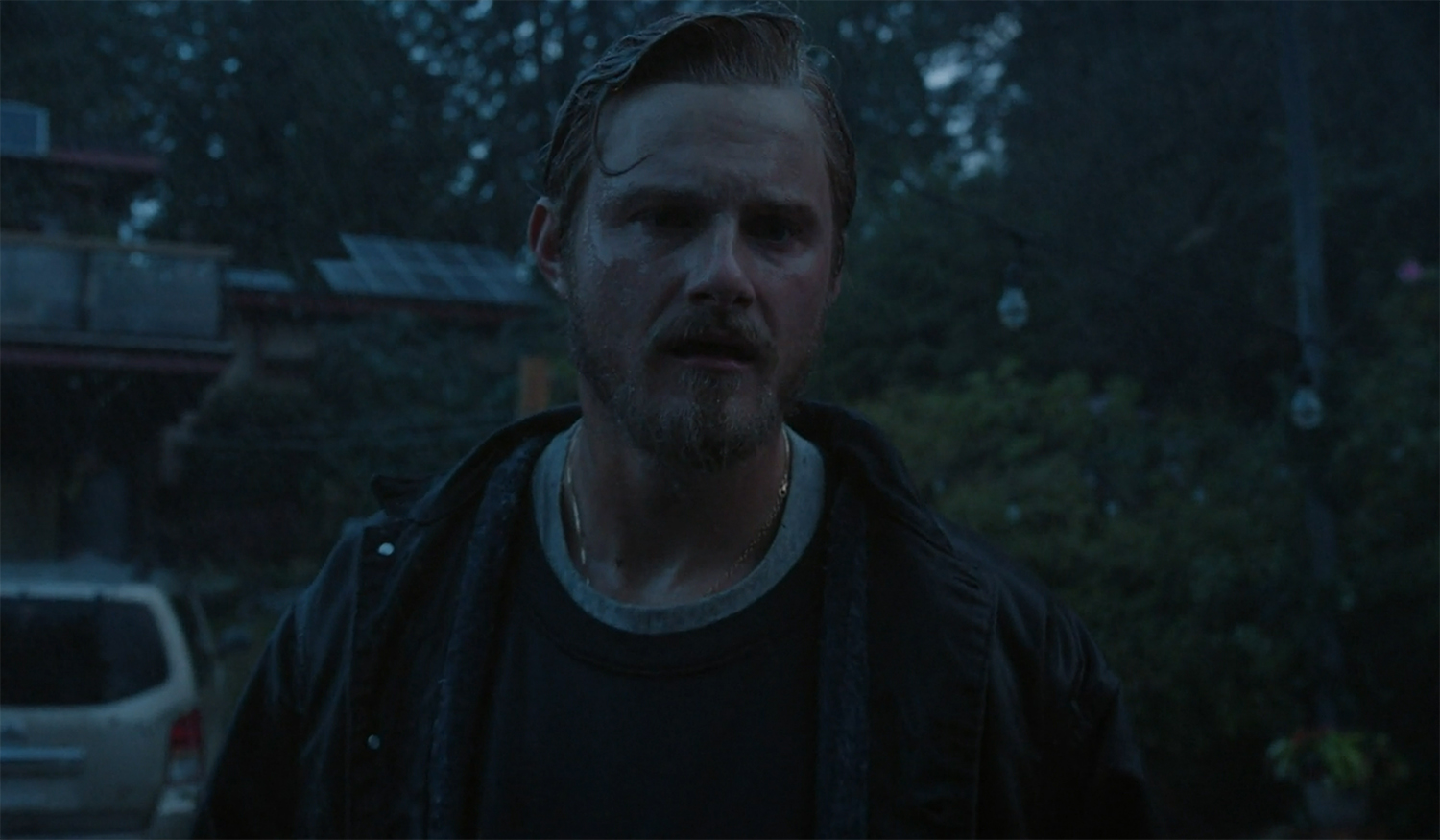 Ish breaks down when he sees Lucky's body.