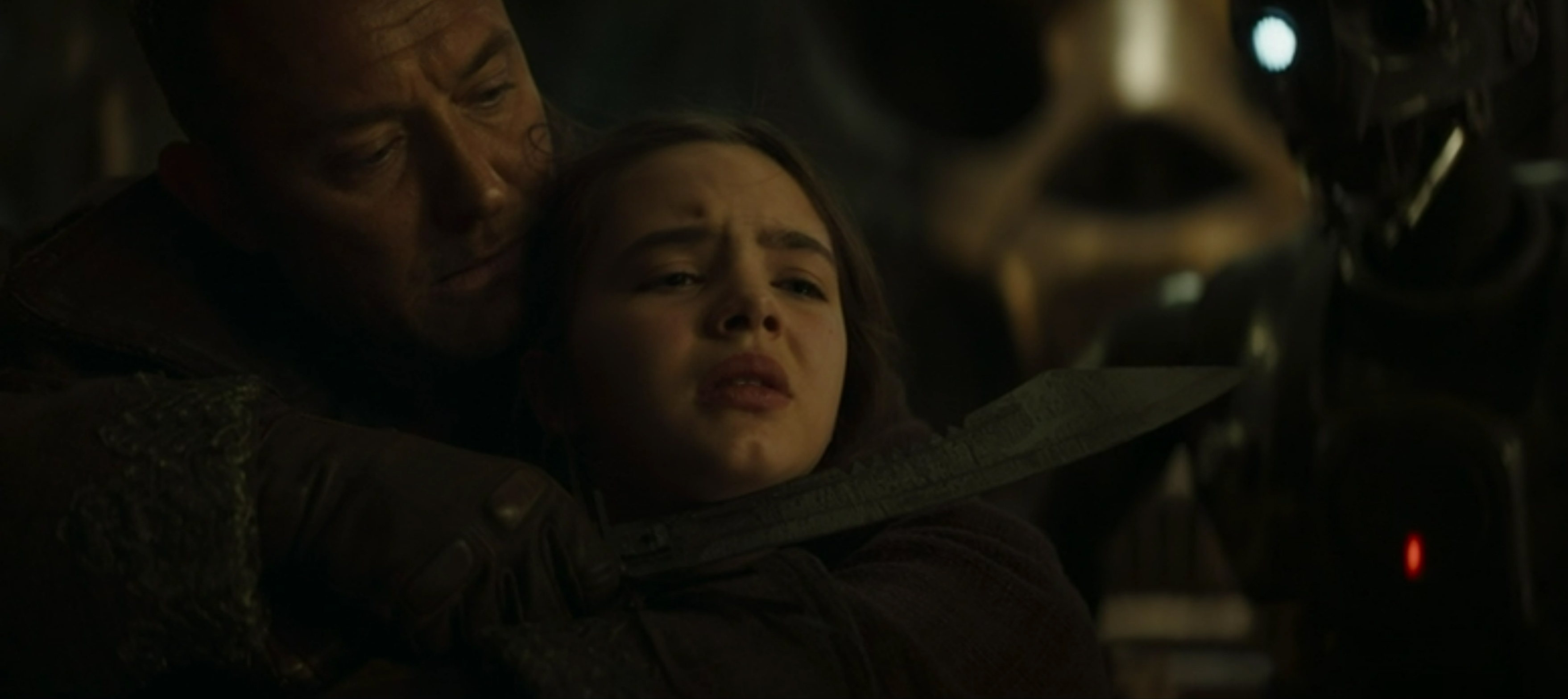 Jod Na Nawood holds a blade to Fern's neck.