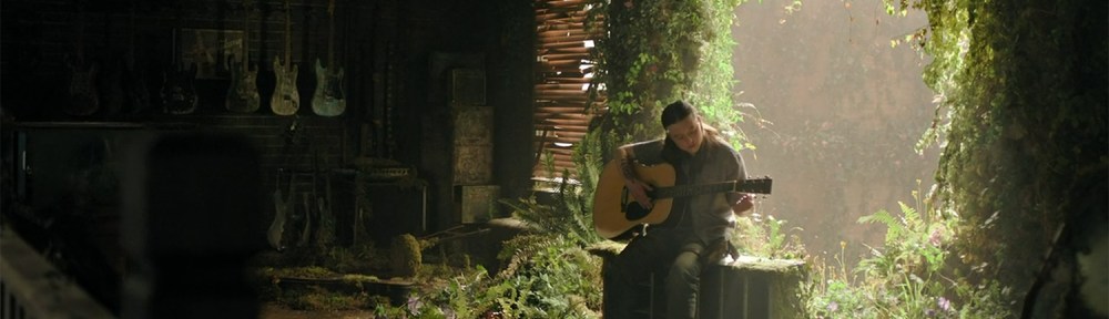 Ellie plays the guitar.