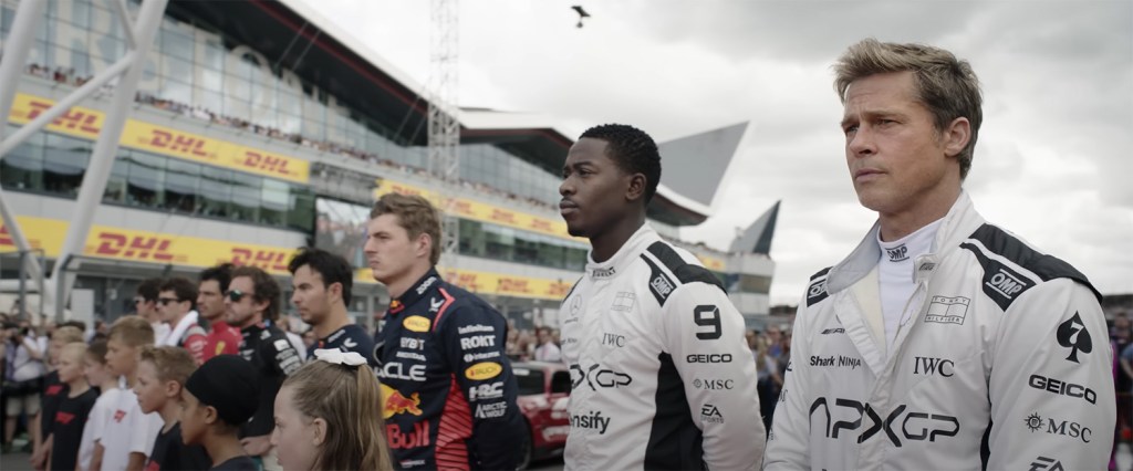 Racers line up for a photo.