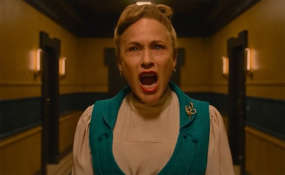 Lilith Woodhouse (Patricia Arquette) screams.