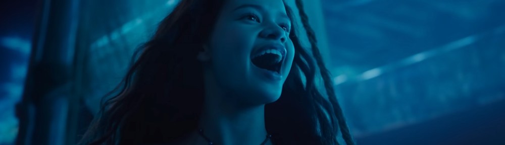Moana sings.